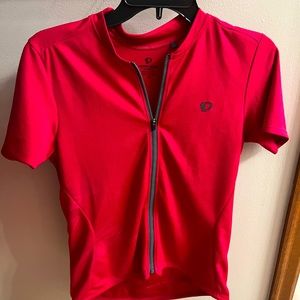 Women’s biking shirt in red, liken new Pearl Izumi size medium